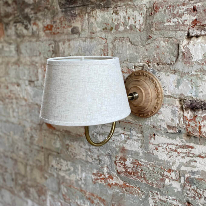 wall light with lamp shade